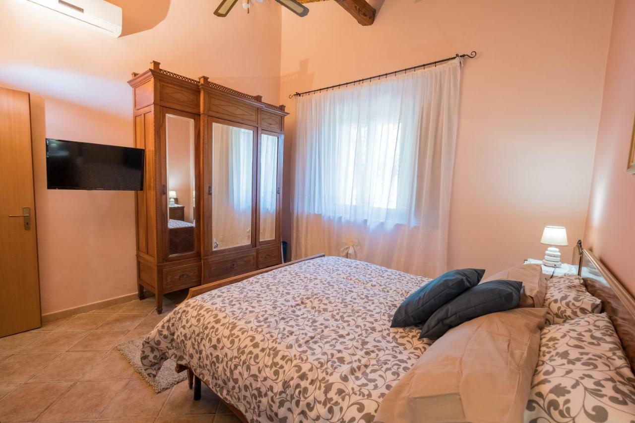 Villa Marinella Augusta Bagian luar foto